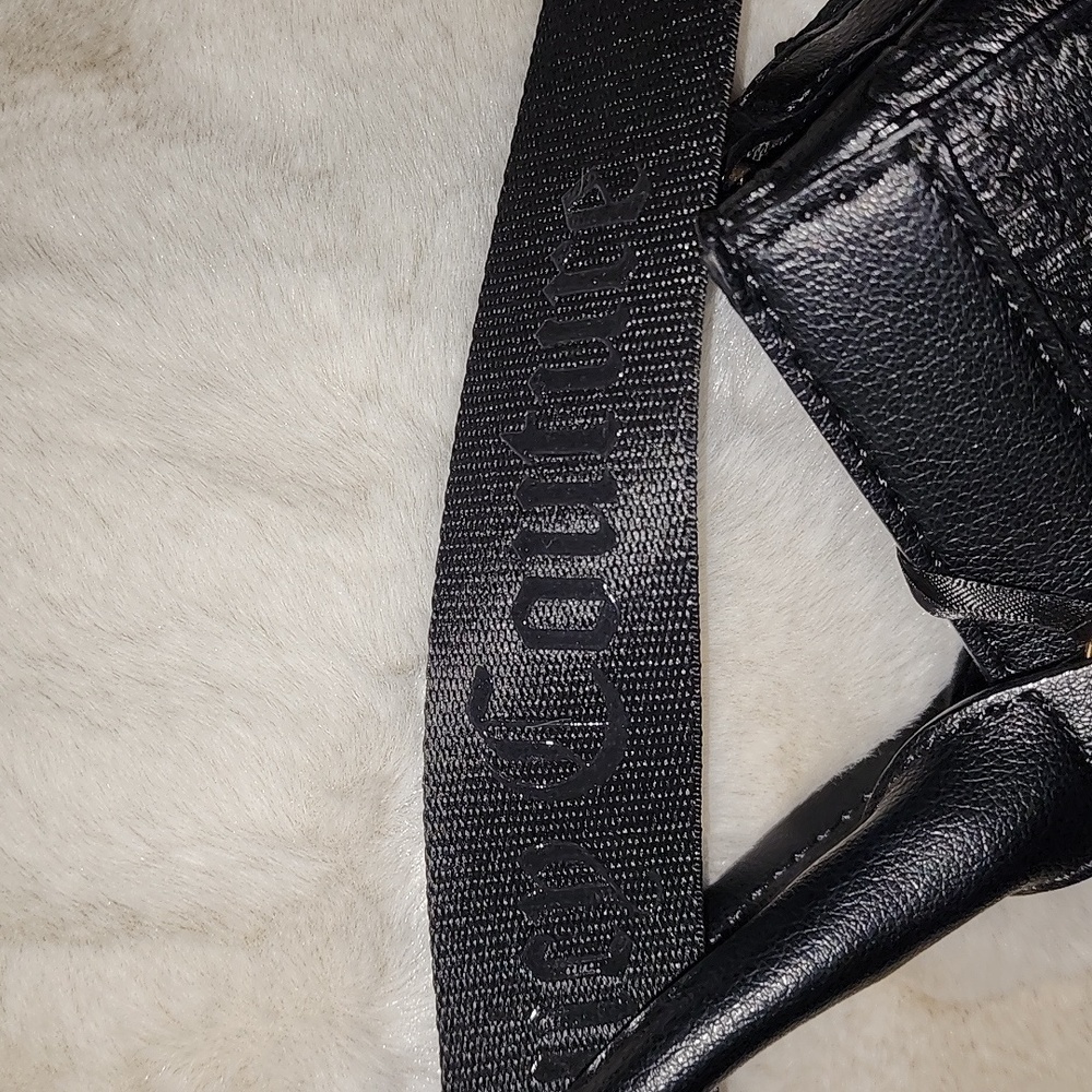 Juicy Couture Tote - Picture 4 of 9